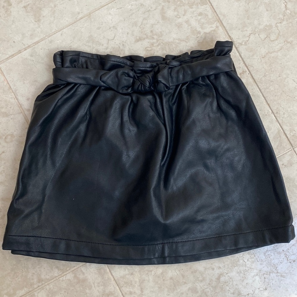 Art class black faux leather skirt- 4T